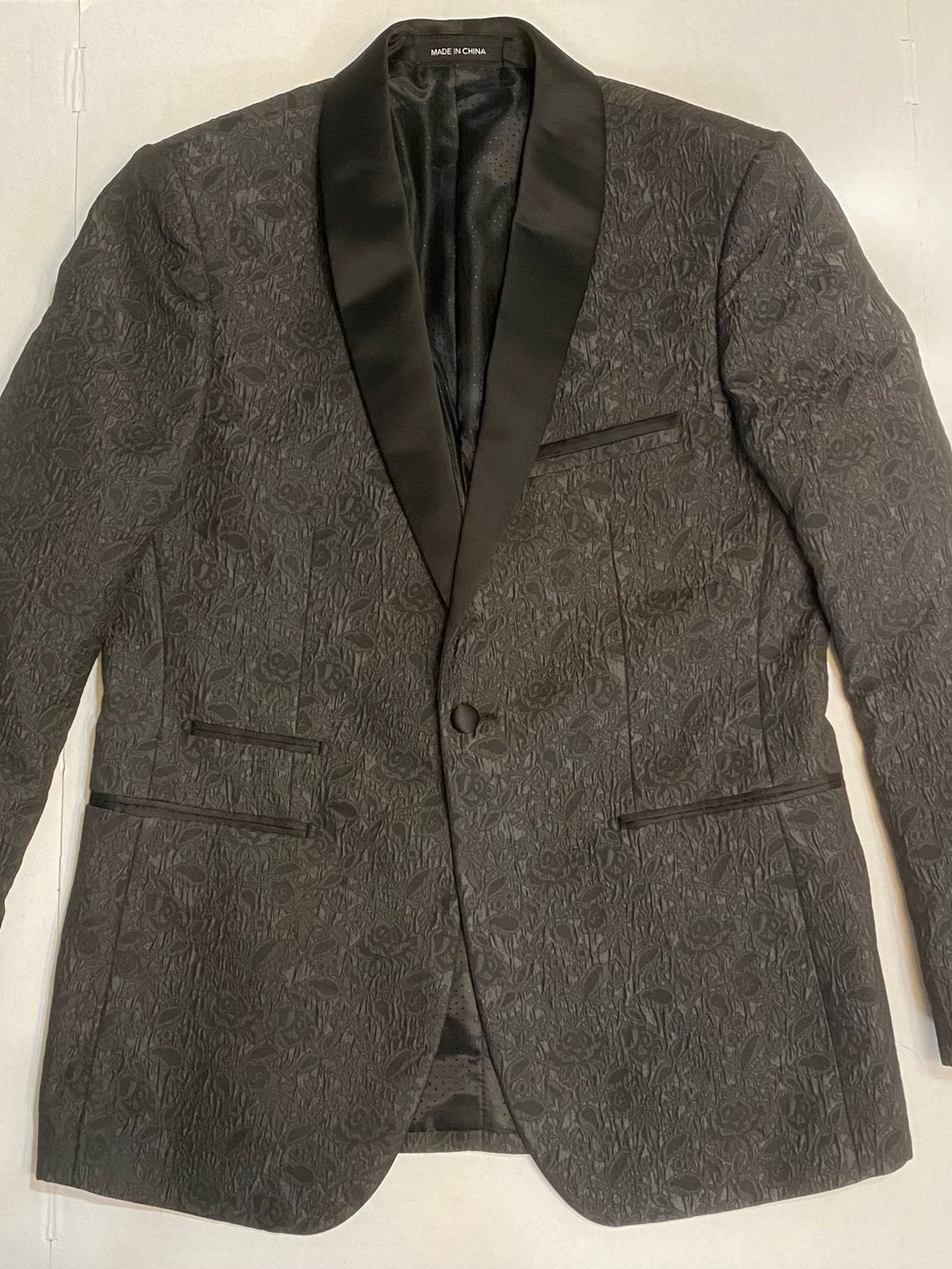 Neiman Marcus Tuxedo Blazer, Slim Fit Black Textured Floral Jacket – Men’s 42R